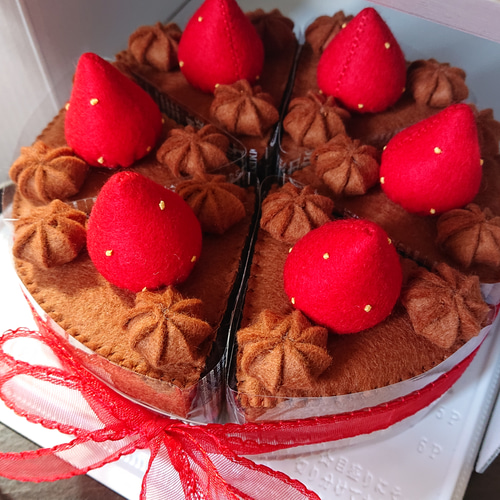 ﾌｪﾙﾄ】ﾎｰﾙｹｰｷ（生ﾁｮｺｸﾘｰﾑ&ｲﾁｺﾞ） おもちゃ・人形 Saeko 通販 1843190