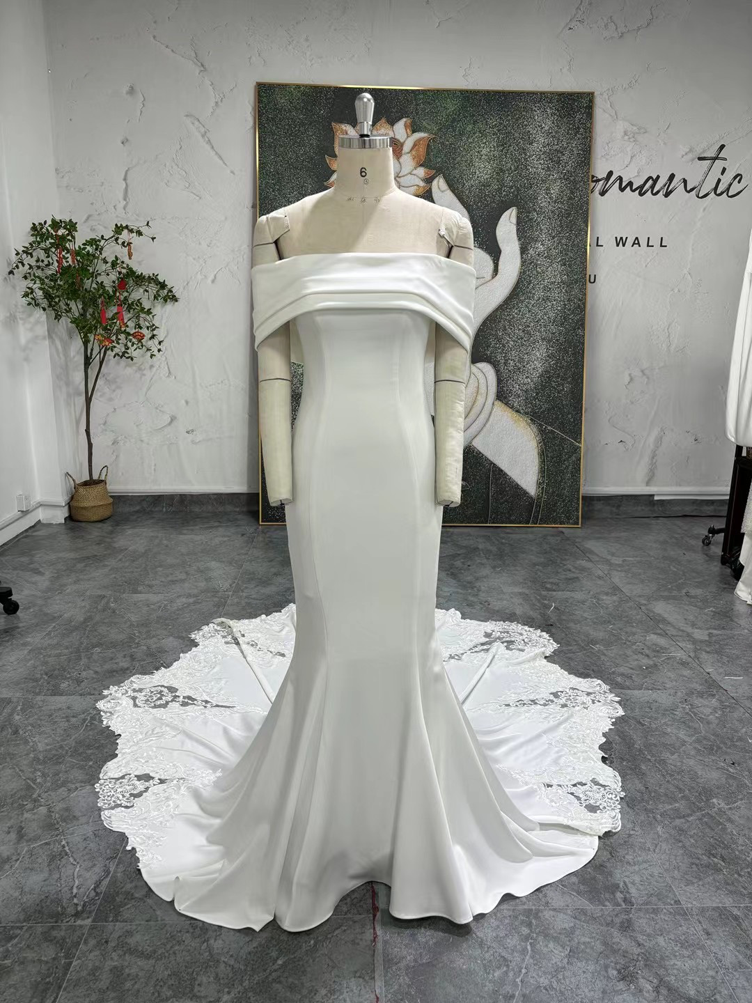 上品！二の腕カバー　オーダー可能結婚式ウェディング　レーススカート　裾に繊細な花レース　マーメイドドレス　オフショルダー