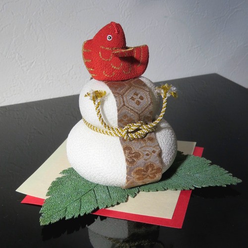 ◆オーダー用◆ダイカット お正月 元旦 鏡餅風 干支 正絹縮緬 お正月飾り【おめで鯛鏡餅】ギフトラッピング対応 上品 個性