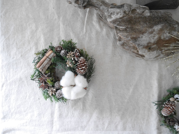 WINTER木の実のリース
