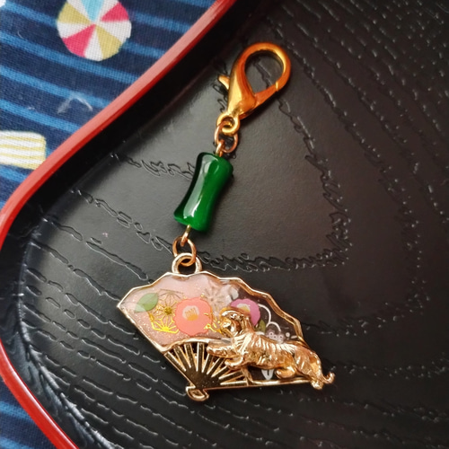 扇の和柄キーホルダー/チャーム 和柄 和風 レジン キーホルダー 扇の和柄キーホルダー/チャーム 和柄 和風 レジン キーホルダー