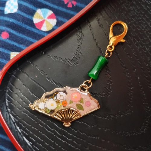 扇の和柄キーホルダー/チャーム 和柄 和風 レジン キーホルダー 扇の和柄キーホルダー/チャーム 和柄 和風 レジン キーホルダー