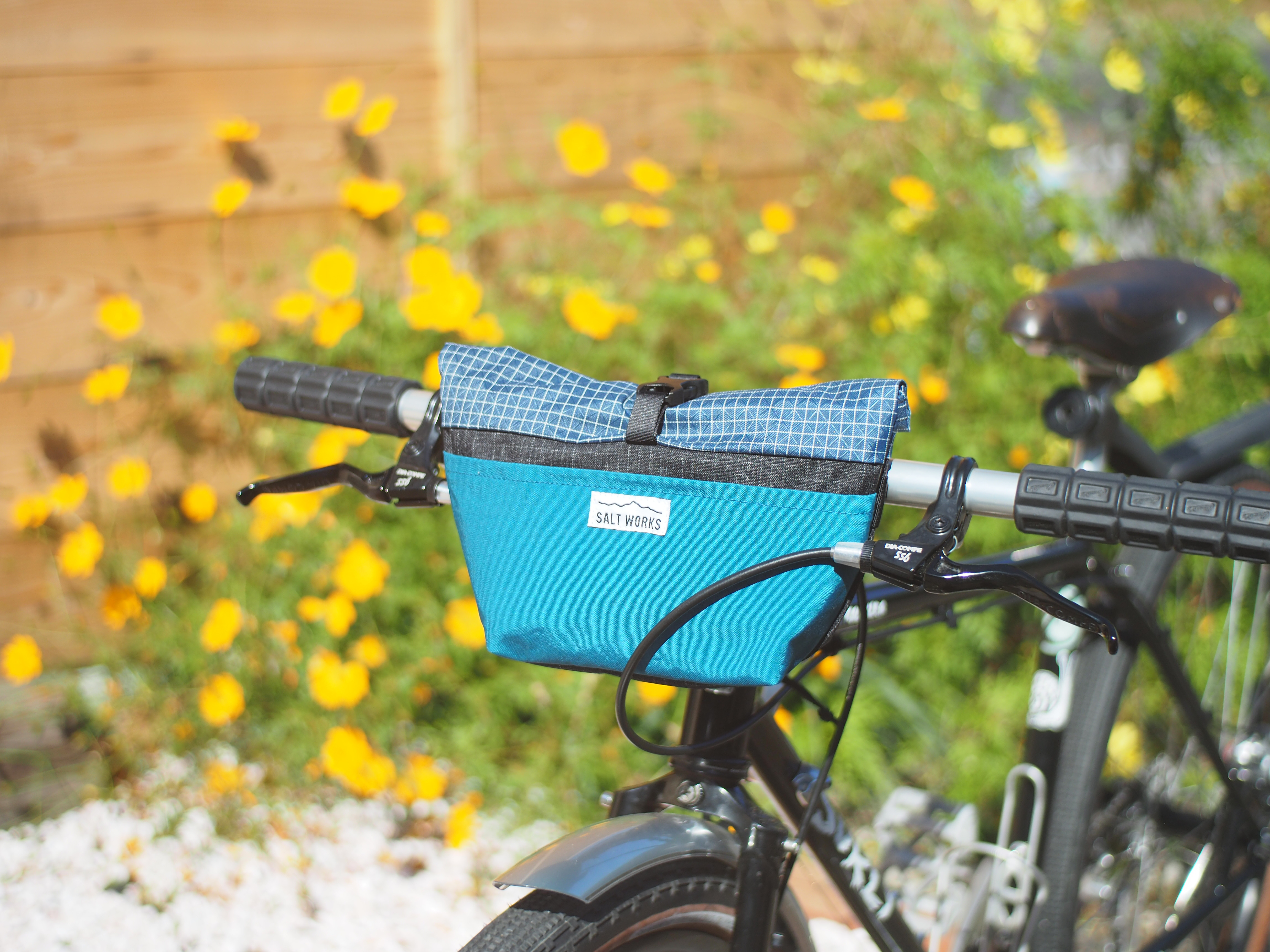 ブルー　ウェストポーチ サイクリング ハンドルにしっかり付く＜Tiny Pouch＞防水 使い方いろいろ ポタリング