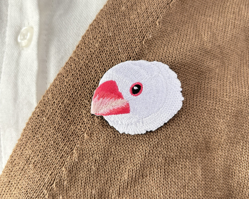 刺繍 ブローチ 白ブンチョウ 文鳥 ぶんちょう 鳥 ブローチ 刺しゅう屋p