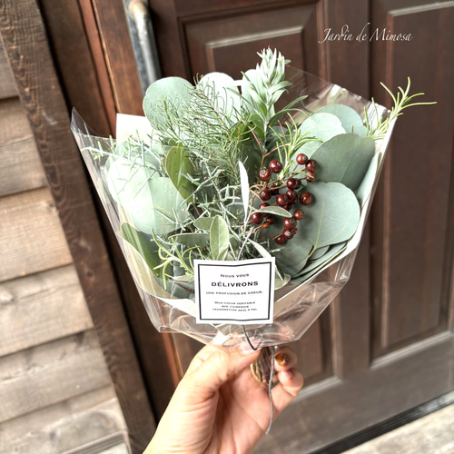 ユーカリポポラス 野薔薇の実入り♡ドライフラワースワッグブーケ