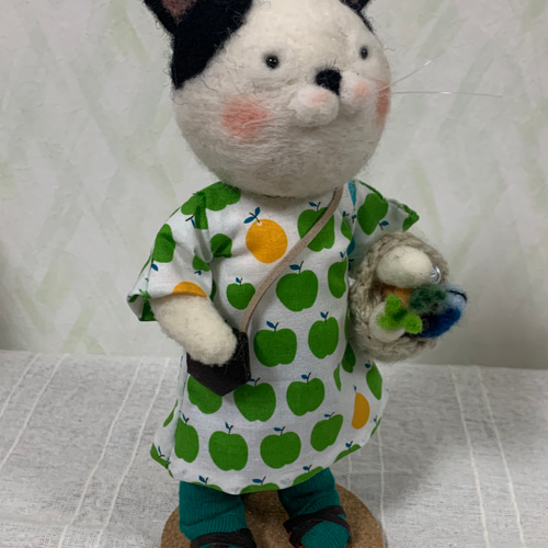 ハチワレ猫おばさん 羊毛フェルト koi 通販｜Creema(クリーマ