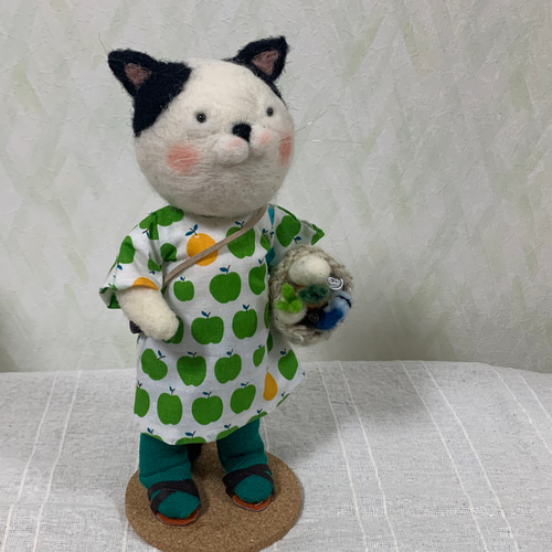 ハチワレ猫おばさん 羊毛フェルト いと 通販 18432666｜Creema