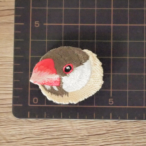 刺繍 ブローチ シナモンブンチョウ 文鳥 ぶんちょう 鳥 ブローチ