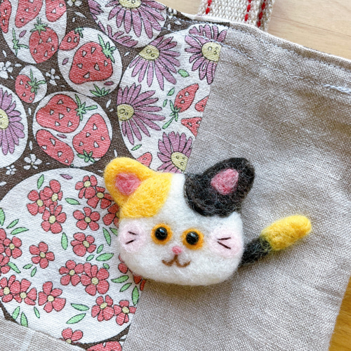 羊毛フェルト猫 三毛猫(ロングコート)ブローチ