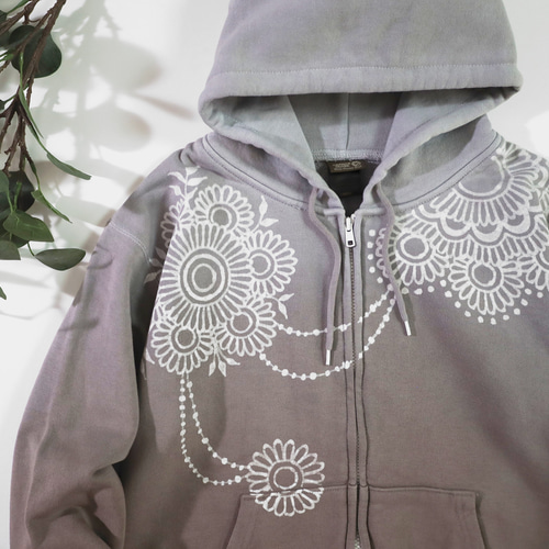 チェーン柄 ろうけつ染めジップパーカー（ユニセックスサイズ） *brown