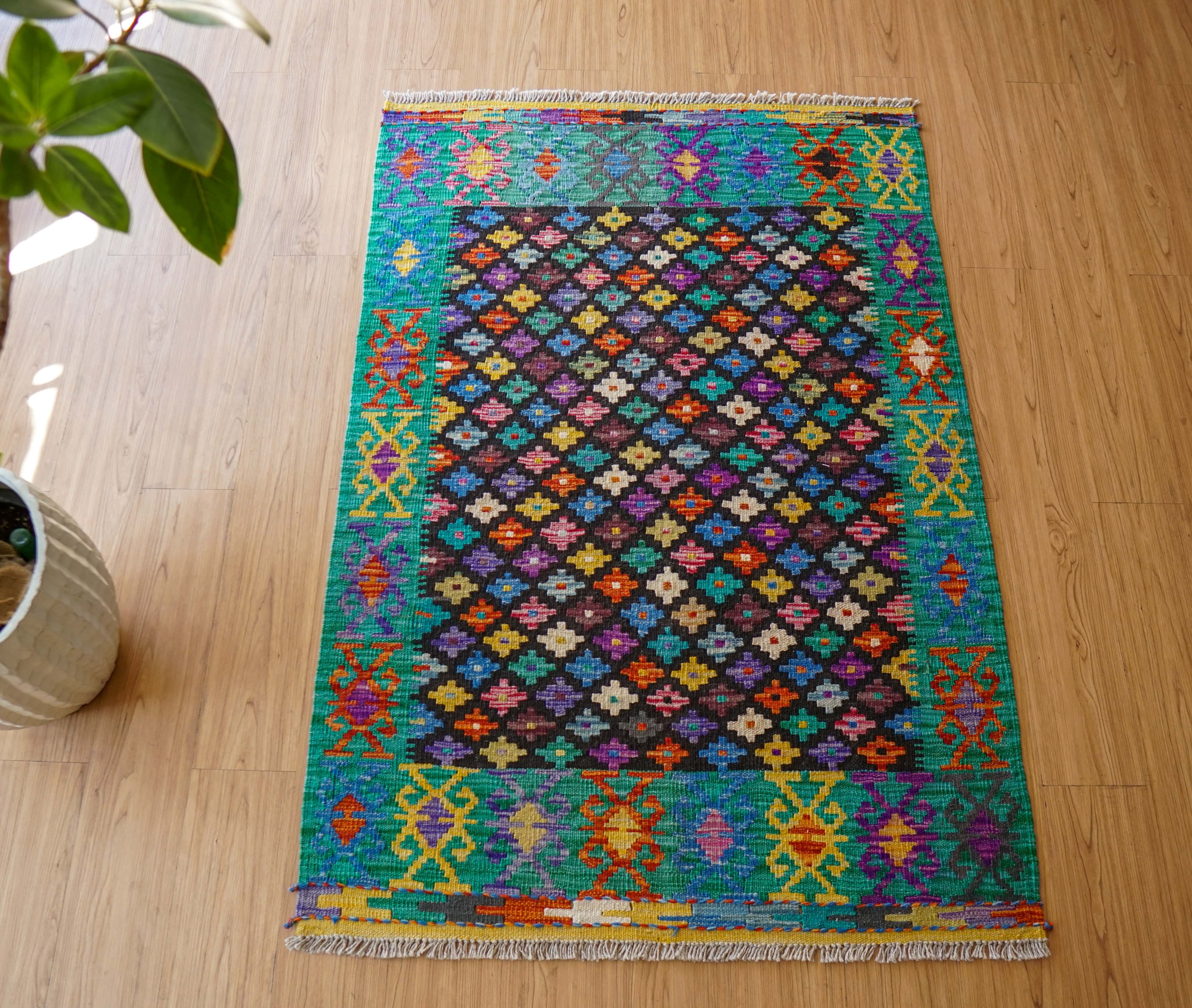 149×102cm　　アフガニスタン手織りキリム