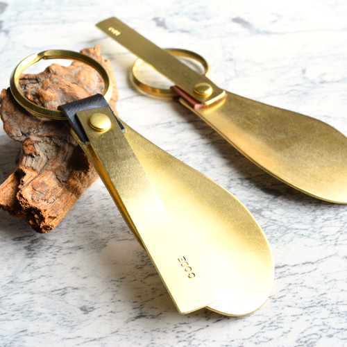 刻印無料】育てる靴べら ネイビー｜栃木レザー 真鍮 キーホルダー