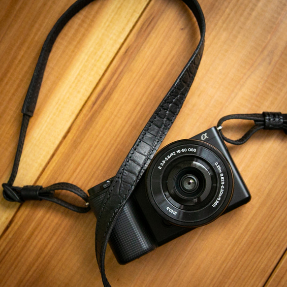 PENTAX Qボディクロコダイル仕様(型押 牛本革)