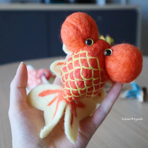 受注制作】水泡眼 金魚 羊毛フェルト 誕生日 ペット 動物