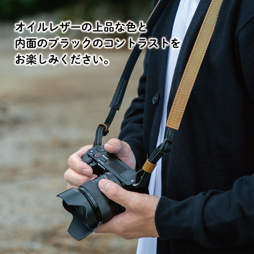 12色から2色選べる】オイルレザーのクールな本革カメラストラップ