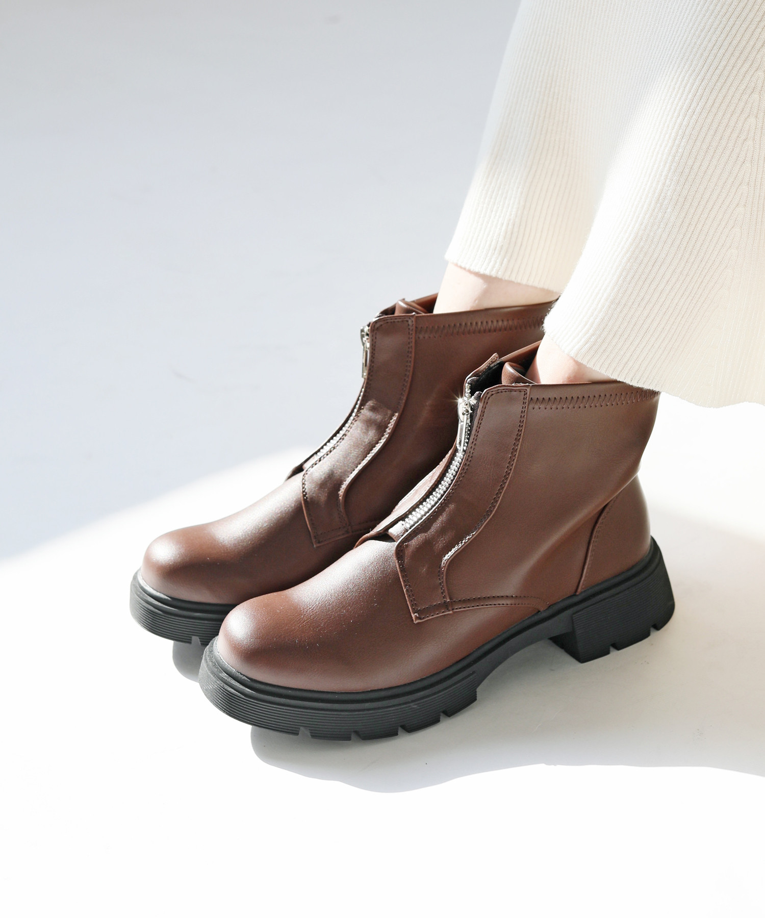 普段のおしゃれを心地よく彩る厚底ショートブーツ♪程よい厚みのソールで快適な履き心地♪【S/M/L/LL】