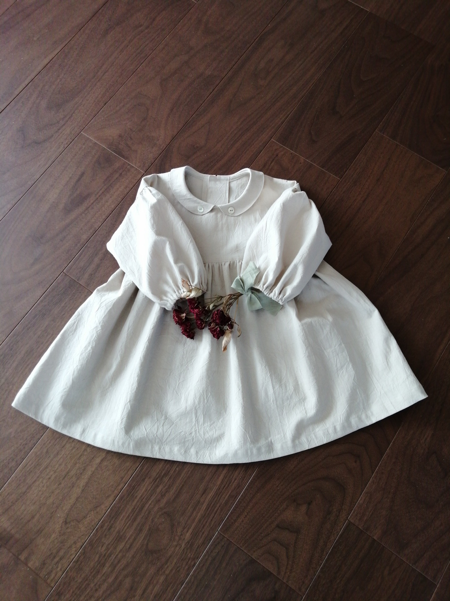 フラットカラーワンピース　（サイズ８０ ~９０）1点物