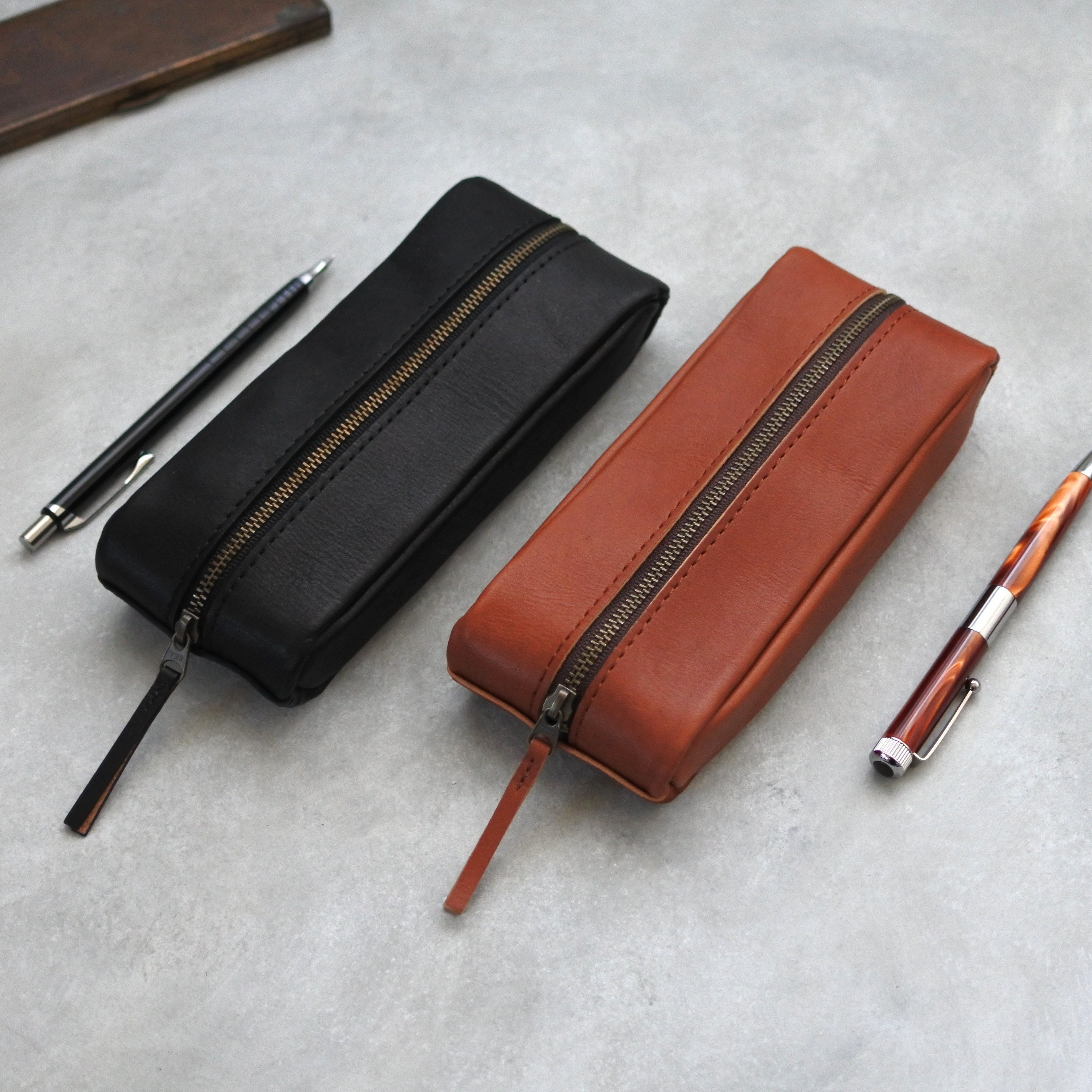 革のぺたんこペンケース（ブラウン）