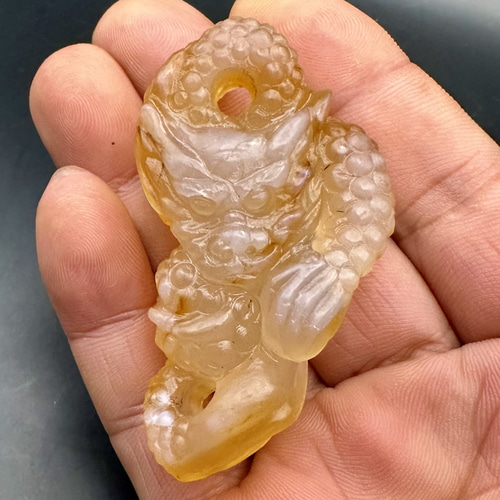 ☆綺麗！！天然翡翠幅5.0x3.0cm 彫刻入り k18金具ペンダント☆美品！
