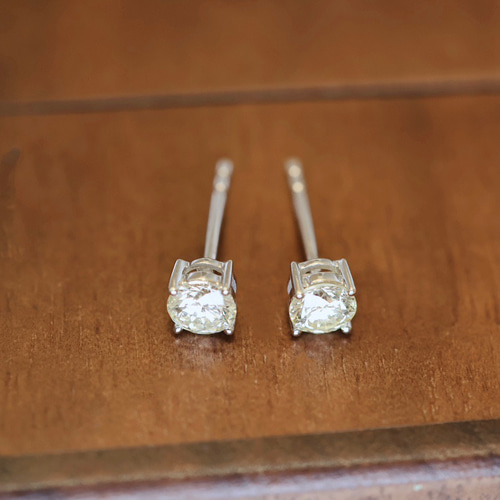 天然ダイヤモンドピアス0.46ct k18 ピアス（スタッド・一粒