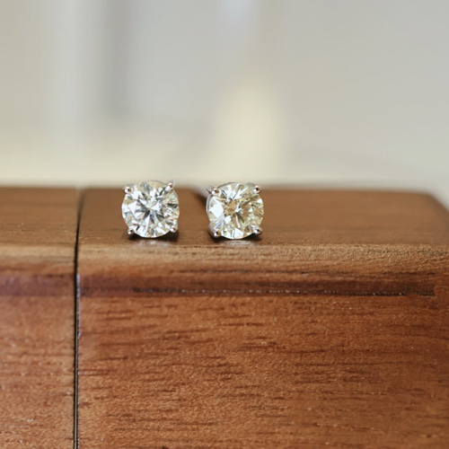 天然ダイヤモンド　total0.555ct k18ピアス 天然ダイヤモンドピアス0.55ct k18