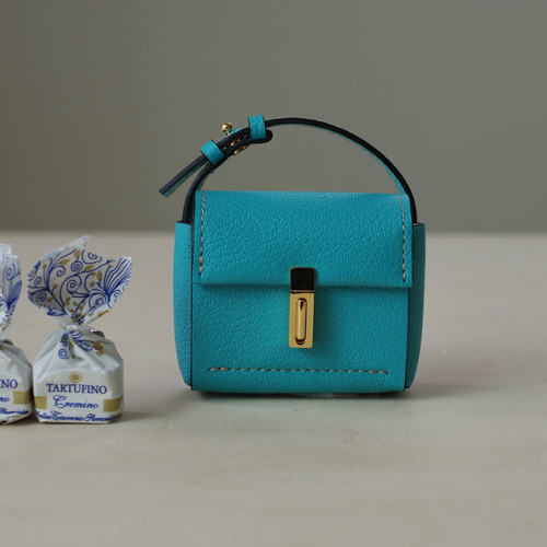 ミニマムバッグのチャーム(ターコイズブルー) その他ケース Hazuki