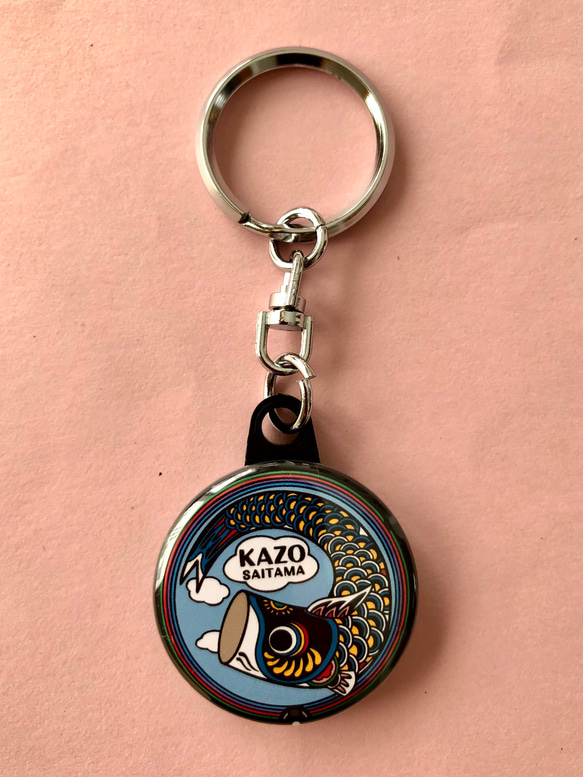 マンホール【キーホルダー】埼玉県加須市 ジャンボ鯉のぼりと4色の輪