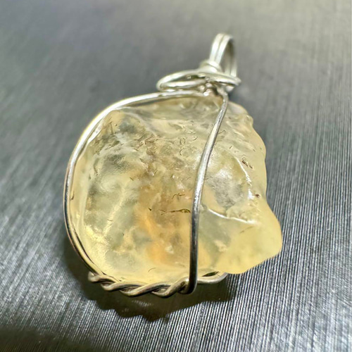 ② リビアングラス ペンダントトップ 天然石 隕石 ペンダントトップ