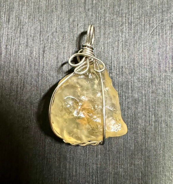 特選！宝石質　リビアングラスペンダントトップ　激安卸価格　リビアングラスチャーム 特選！宝石質 リビアングラスペンダントトップ 激安卸価格