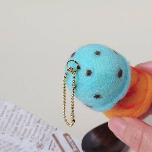 junpemiページ♡アイス気球- ̗̀ ☺︎ ̖́-チョコミント♡羊毛フェルト 今日はどのフレーバー？恋するふわふわアイス(チョコミント＆カシス