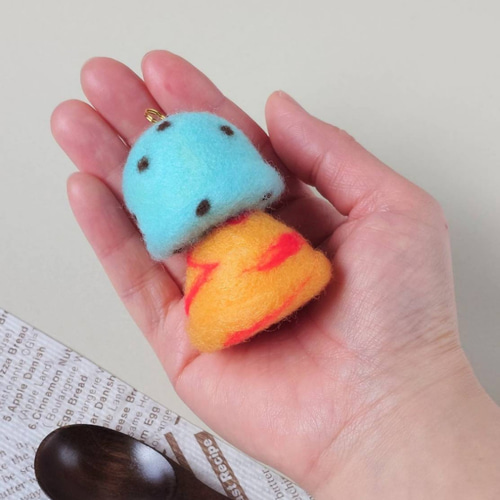 junpemiページ♡アイス気球- ̗̀ ☺︎ ̖́-チョコミント♡羊毛フェルト 今日はどのフレーバー？恋するふわふわアイス(チョコミント＆カシス