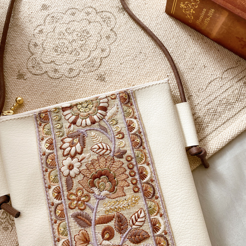 インド刺繍リボン】サコッシュ ポシェット フェイクレザー バッグ