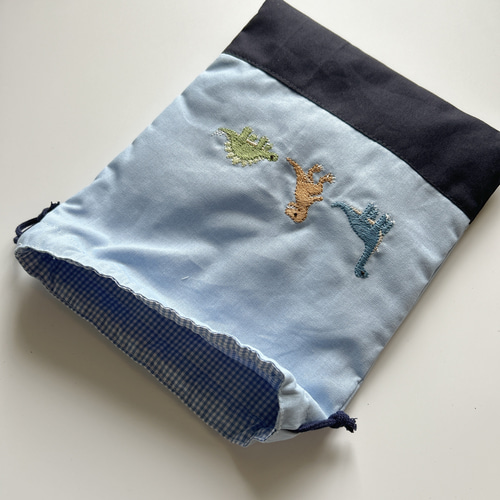 専用✳︎ハンドメイド✳︎巾着　恐竜柄　アイボリー　マチあり　シューズ袋 巾着袋【 M 】【 L 】｜恐竜くん | green porter
