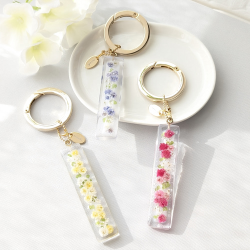 レジン キョロ三毛ちゃんのお花ひらひらワイヤーリングキーホルダー☺︎ レジン キョロ三毛ちゃんのお花ひらひらワイヤーリング