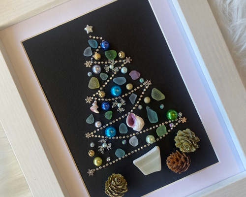 クリスマスツリー〉シーグラスアート＊壁掛け・スタンド両用 その他