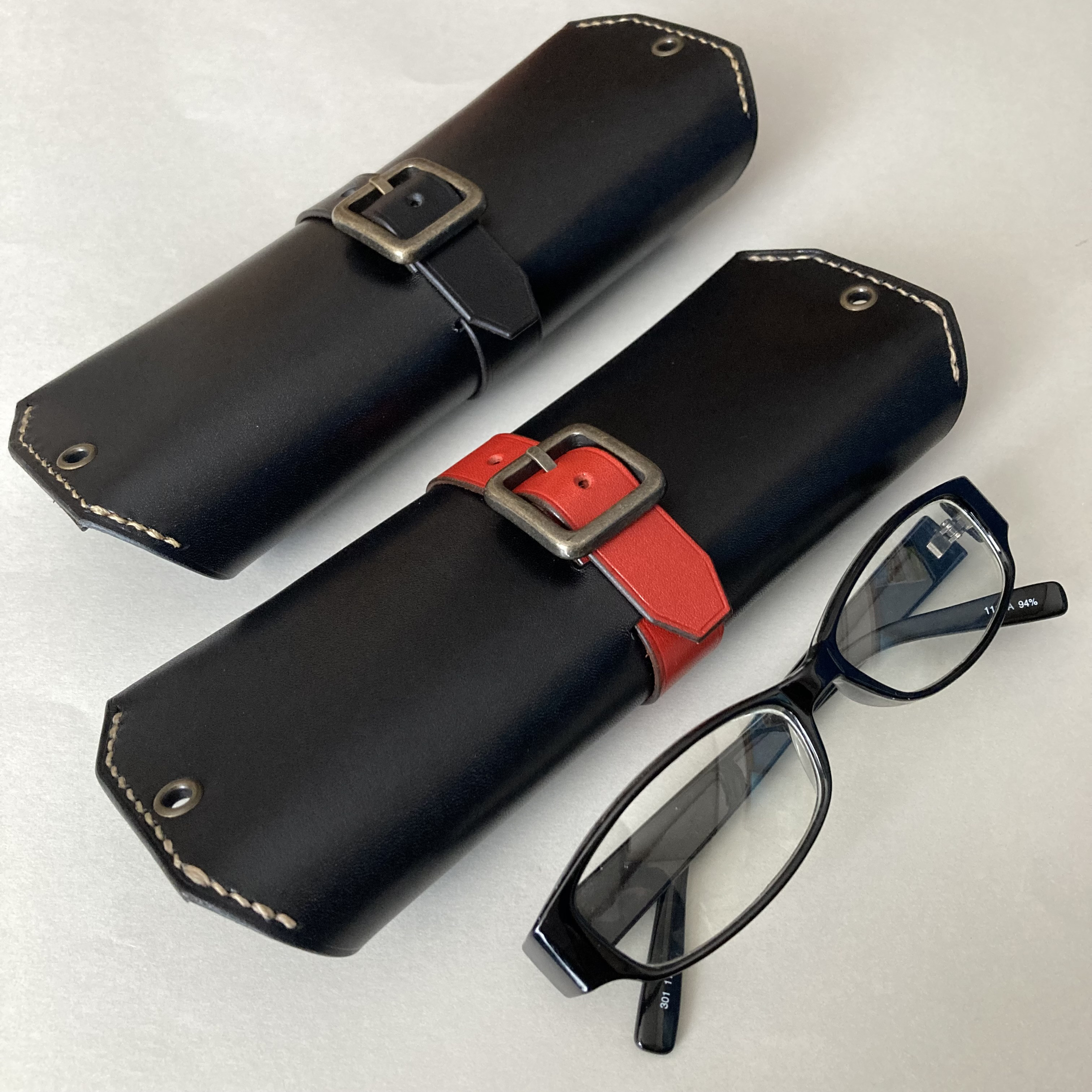 【名入れ可】中世ヨーロッパをイメージしたクラシックレザーメガネケース ヌメ革(本革) 栃木レザー ブラック