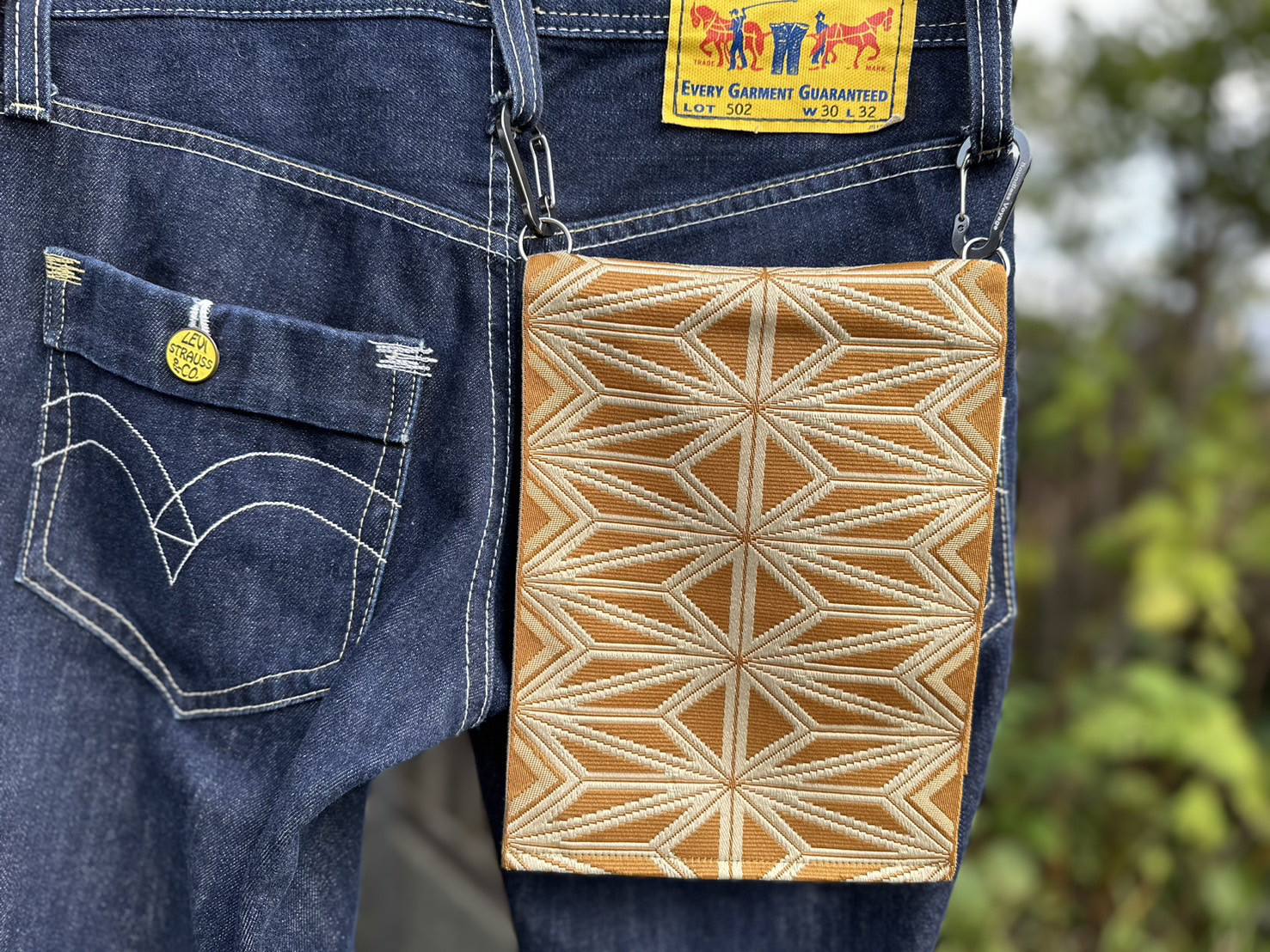 手ぶらでお出かけ！新品の帯地で作ったヒップバッグ「おともし帯（たい）」黄土　麻の葉　サコッシュ　ポシェット　御朱印帳入れ