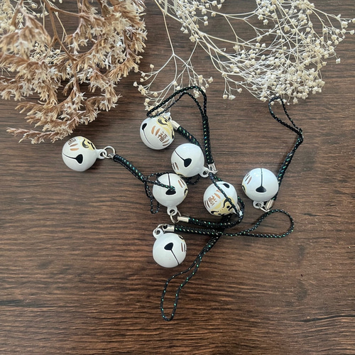 白＞必勝達磨 だるま 鈴根付ストラップ その他携帯アクセサリー