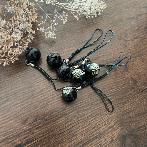 黒＞必勝達磨 だるま 鈴根付ストラップ その他携帯アクセサリー