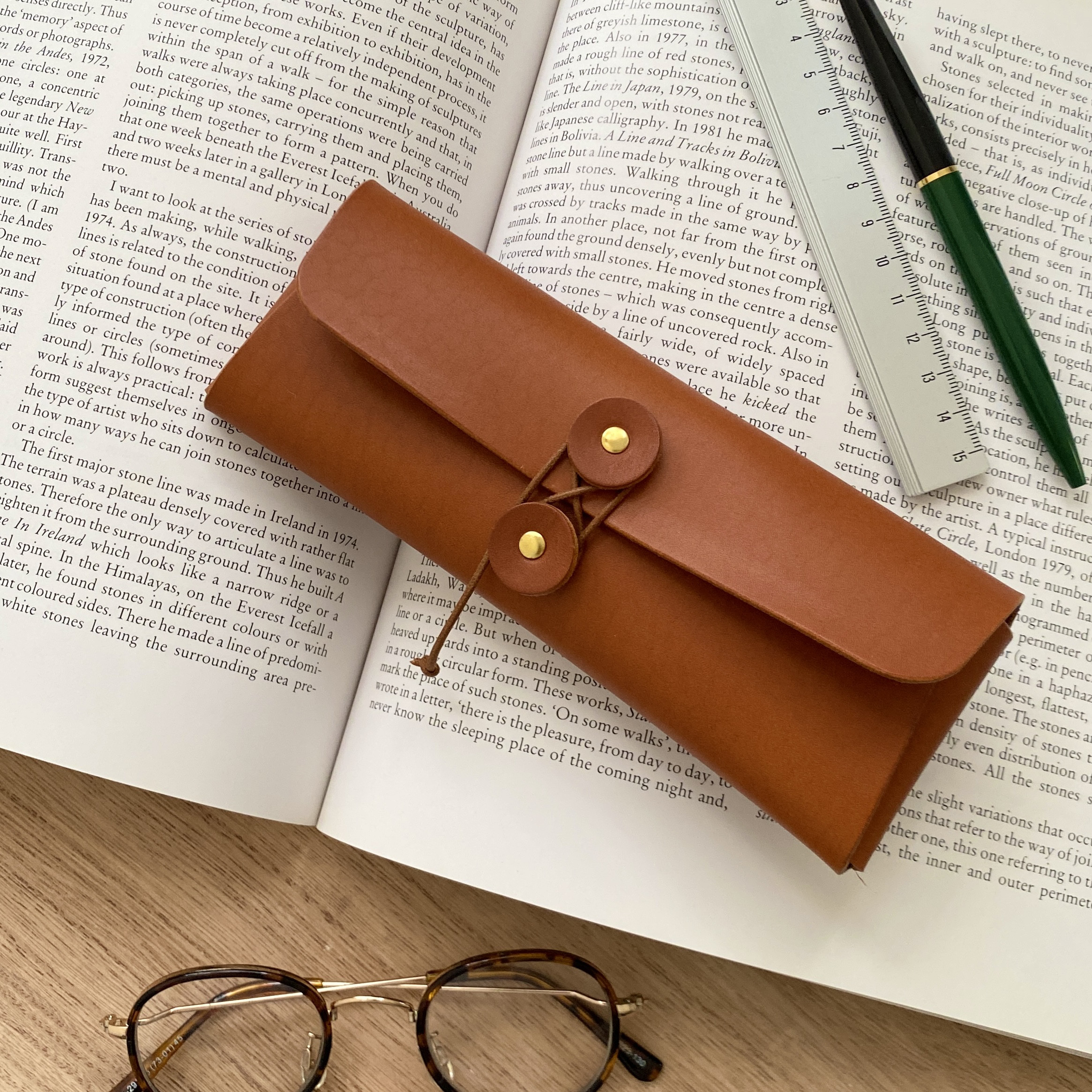 【名入れ】Kuru Kuru pen  case コニャック“ペンケース　革　イタリアンレザー　メガネケース クリスマス