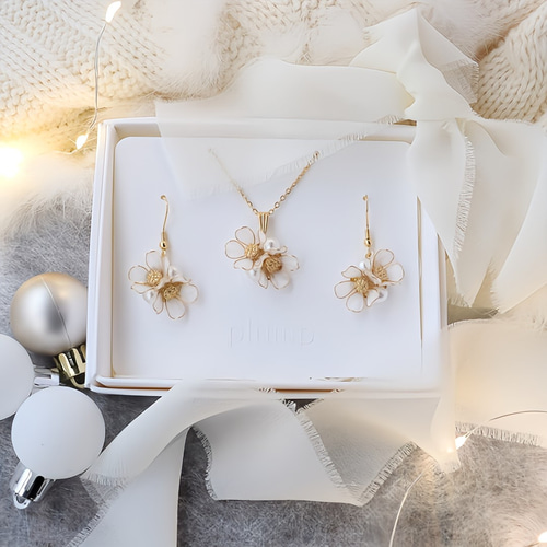 冬咲きマーガレットネックレス＆ショートピアス/イヤリングセット販売