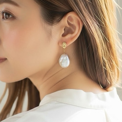 清楚な白♡大ぶり淡水バロックパールピアス/ケシ風/人気/ウェディング