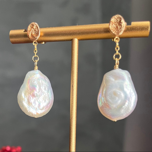 清楚な白♡大ぶり淡水バロックパールピアス/ケシ風/人気/ウェディング