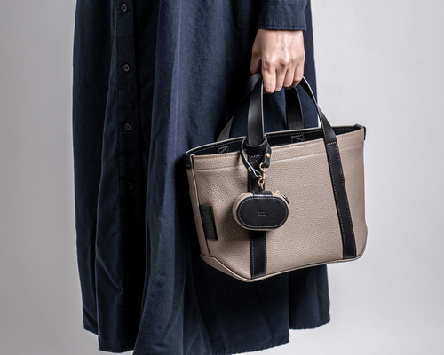 イタリア製レザーで仕立てた軽くて丈夫なトートS ＜トープ taupe