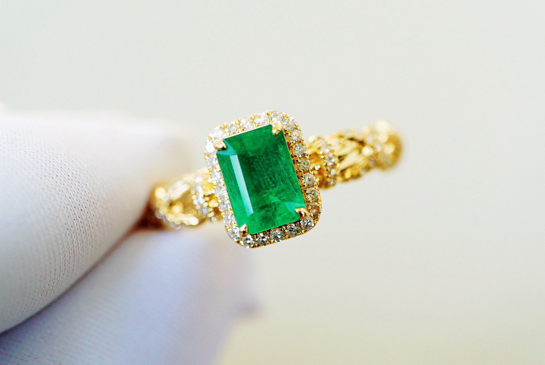 楽天市場】K18 天然エメラルド リング 13号 オーバル1.25ct 鑑別