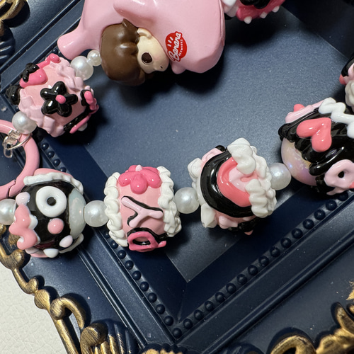 ハンドメイド バッグチャーム 手描きビーズ デコビーズ ピンクバナナ