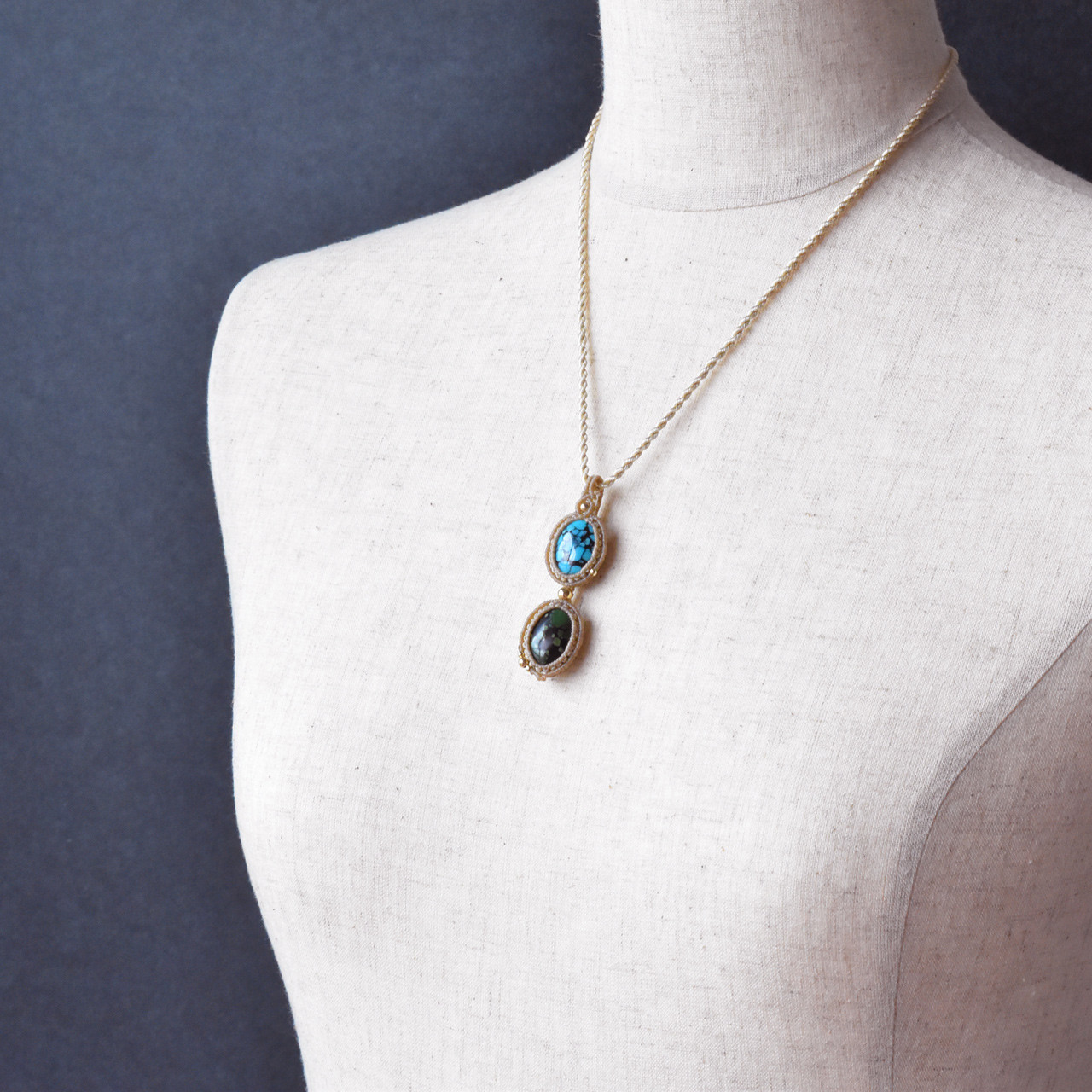 海と森のターコイズ・マクラメ編みペンダント・シルク首紐