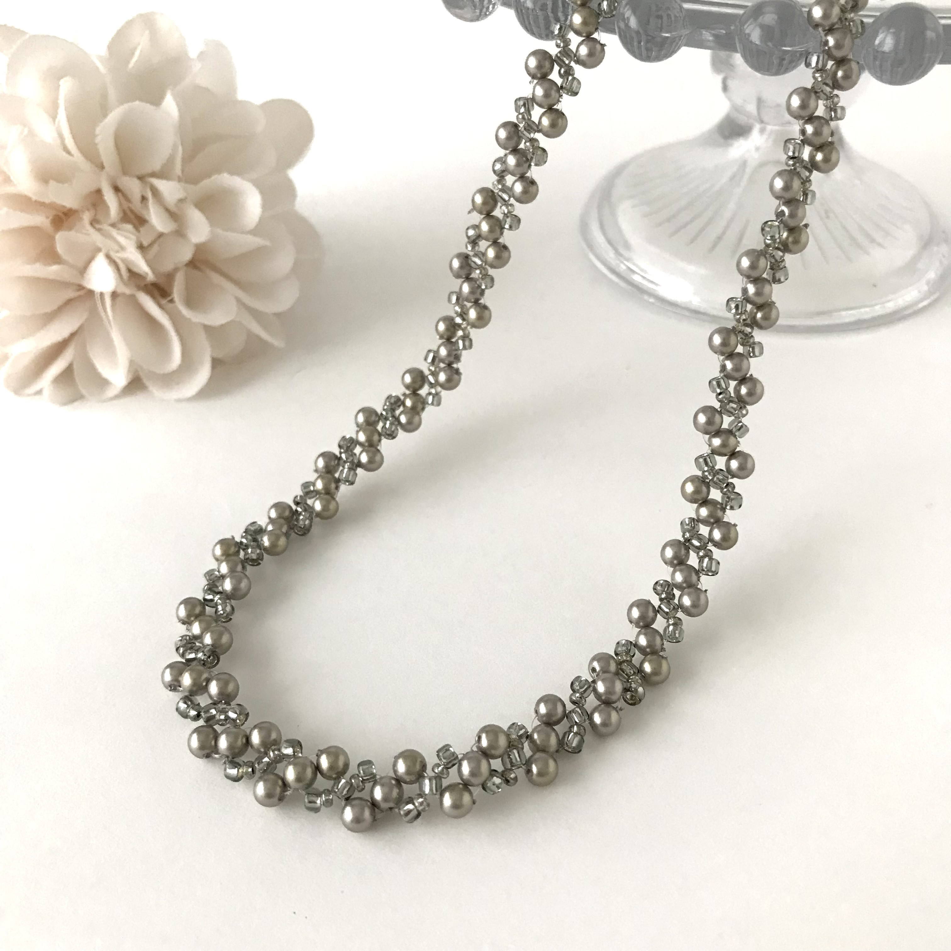 パール の 編み込み ネックレス シルバー グレー ビーズ オフィスカジュアル フォーマル モノトーン