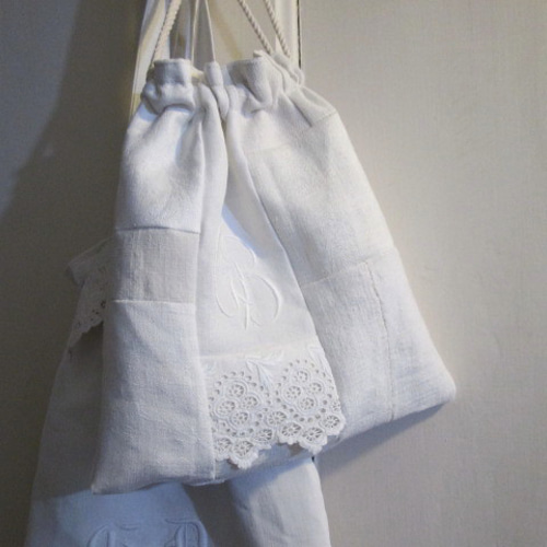 アンティークリネンパッチ巾着ポーチ;手刺繍レース、アンティーク