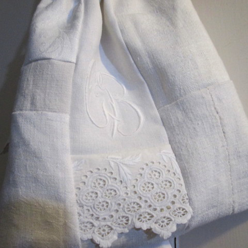 アンティークリネンパッチ巾着ポーチ;手刺繍レース、アンティーク